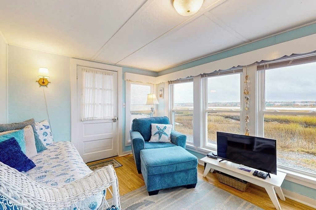 Dog-friendly Cottage With Amazing Sunset Views, Across The Street From Beach - Kennebunk, ME