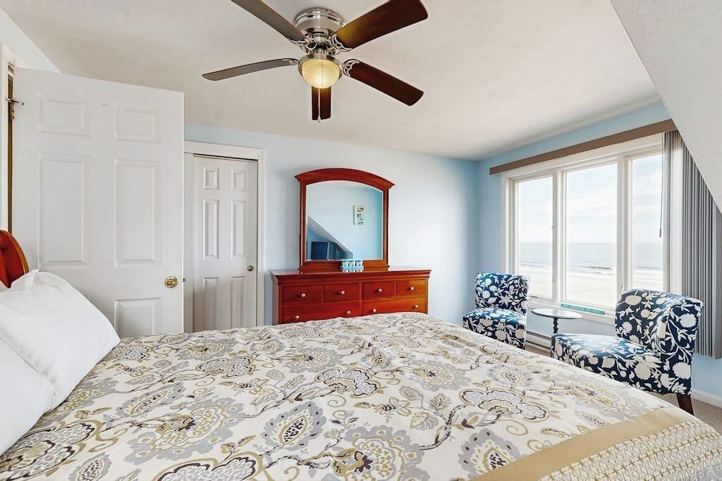 Amazing Beachside Condo W/private Balcony/free Wifi/full Kitchen - Near Portland - Scarborough, ME