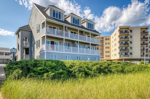 Gorgeous ocean-front home with stunning beach views