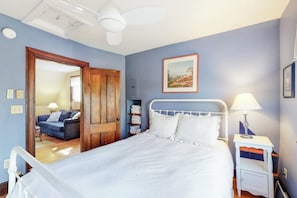 Iron/ironing board, free WiFi, bed sheets
