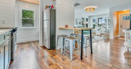 Updated Cozy Beach Cottage w/ Hot Tub: 4 min walk to the Beach