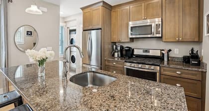 Historical & dog-friendly West End condo with parking - walk to all of Portland