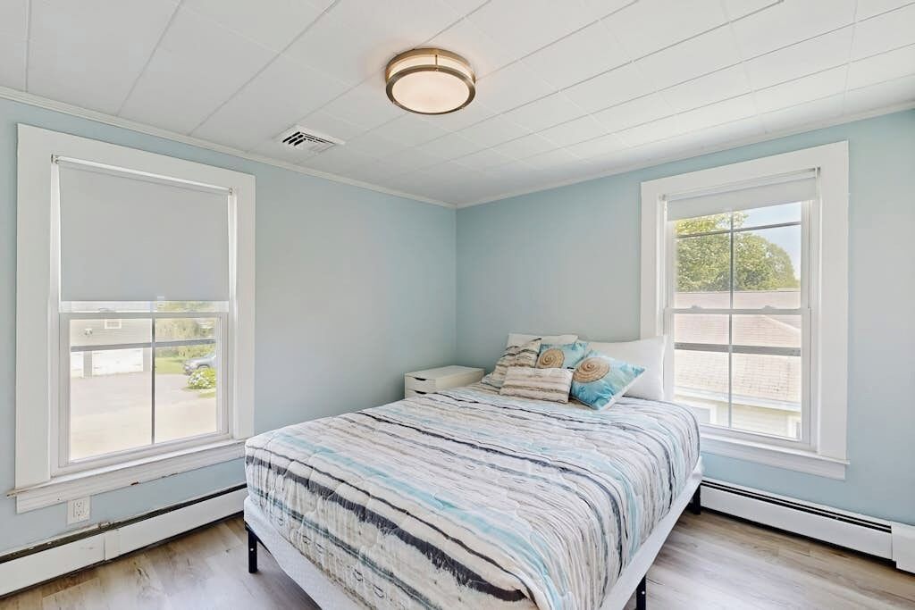 4 bedrooms, WiFi (free), bed sheets