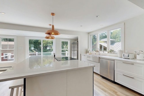 Bright & breezy beach house w/ private backyard, central AC, & relaxing hot tub