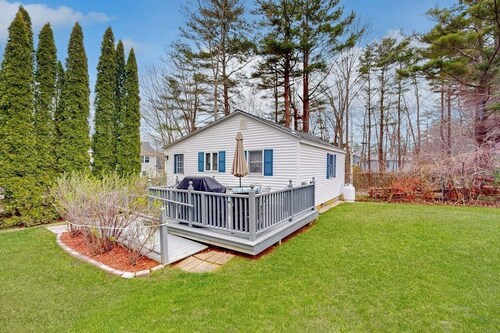 Cozy Cottage with Private Deck - Walk to Short Sands Beach