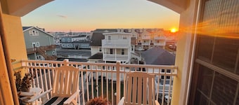 Location,Location,Location! Beach,13+ Bars and Restaurants, Pool!