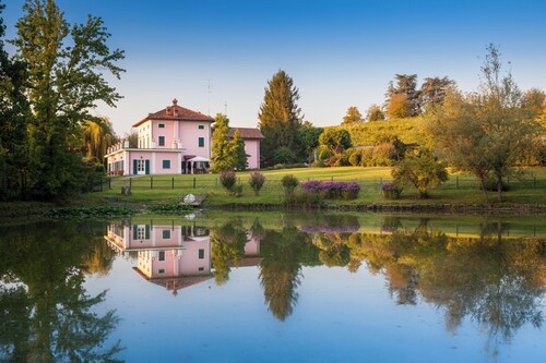 106. Oscar, Villa On The Lake