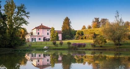 106. Oscar, Villa On The Lake
