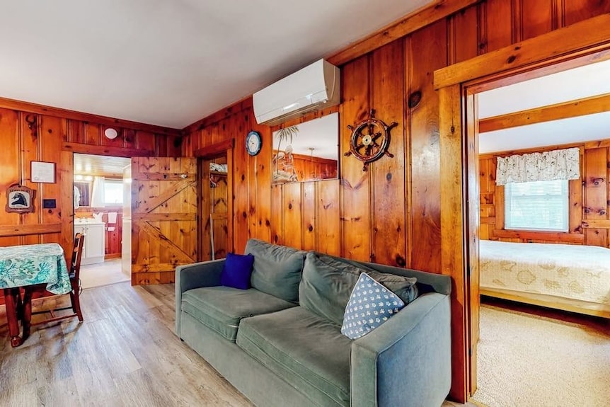 Rustic And Well-equipped Cottage W/gas Grill, Deck, Large Lawn - Near The Ocean - York, ME