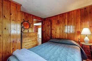 Iron/ironing board, Internet, bed sheets