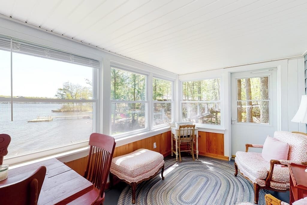 Charming Lakefront Cottage With A Dock, Wifi, & Washer/dryer - Dogs Welcome - Portland, ME