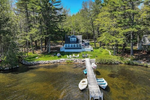 Charming lakefront cottage with a dock, WiFi, & washer/dryer - dogs welcome