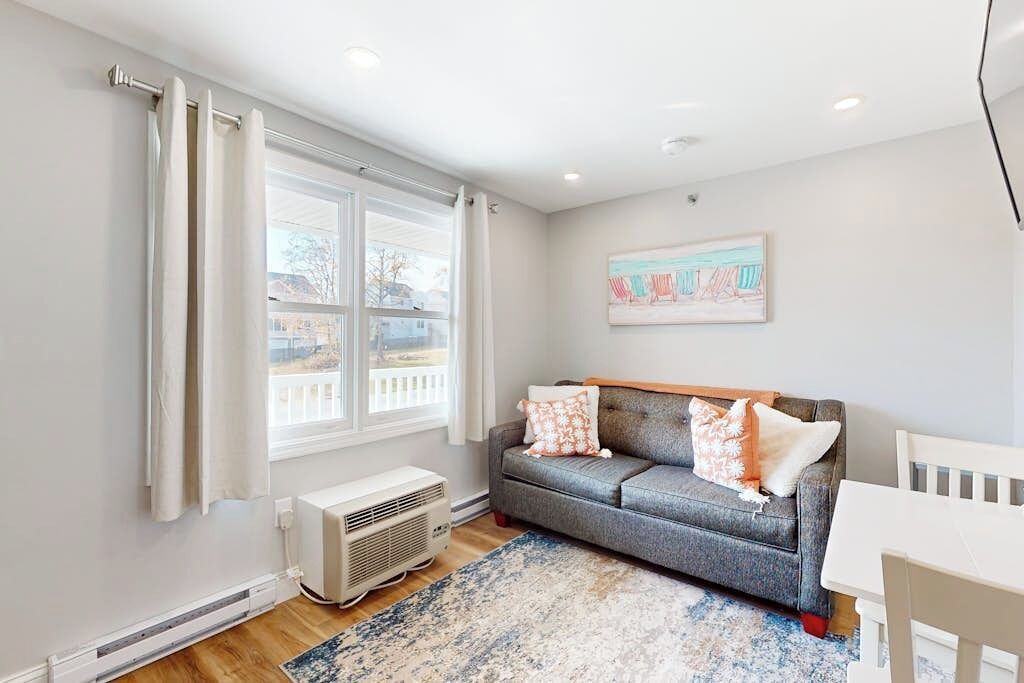 Updated Condo 1 Mile To Beach W/pool, Hot Tub, Tennis & Access To Ev Chargers! - Kennebunk, ME