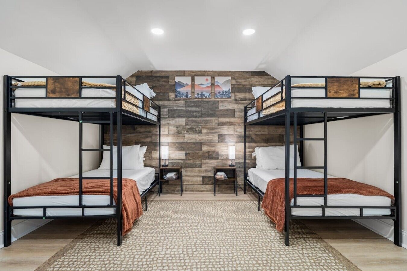 Desk, travel crib, WiFi