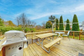 A wooden deck with a grill, picnic table, and chairs. - Adorable nautical home close to town, W/D, & streaming, dog friendly (Wells)