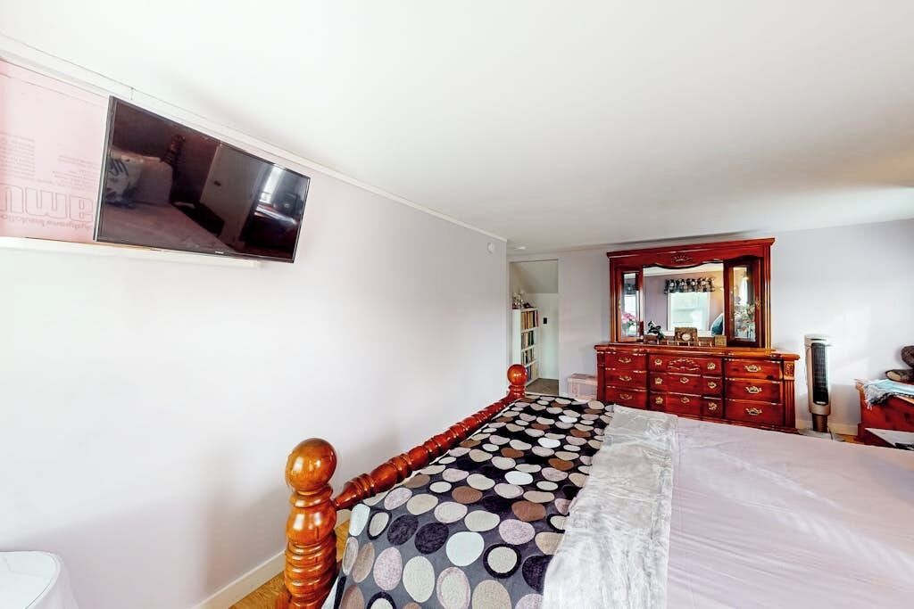 1 habitación, escritorio, tabla de planchar con plancha y wifi gratis 