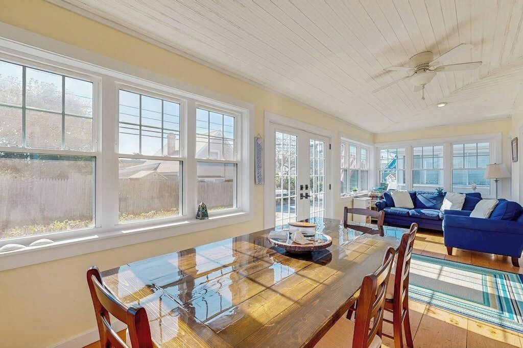 Sunny Home Near The Sand With Bikes, Grill, Firepit, & Balcony- Dog-friendly - Wells, ME