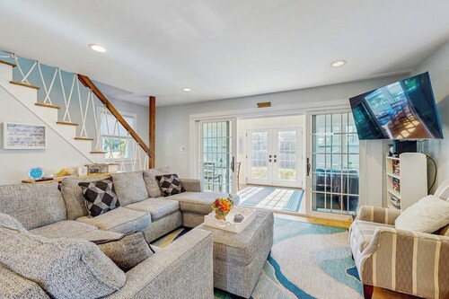 Sunny home near the sand with bikes, grill, firepit, & balcony- dog-friendly
