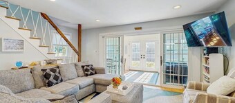 Sunny home near the sand with bikes, grill, firepit, & balcony- dog-friendly