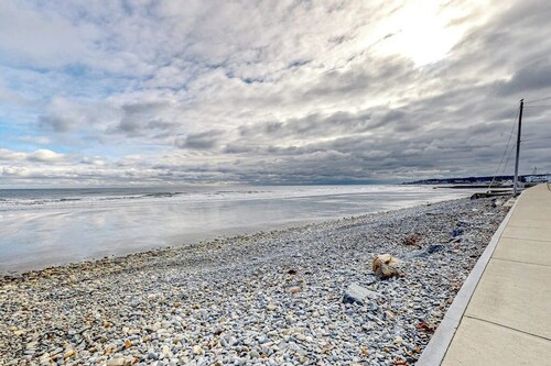 Sun-filled & serene coastal retreat with deck & stunning ocean views - near golf