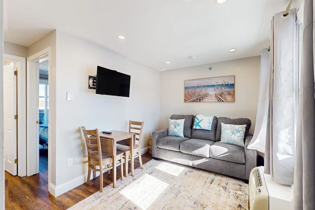 Charming Condo With Pool, Hot Tub, Tennis Courts, And Ev Chargers - Wells, ME