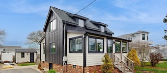 Cozy Wells Beach Cottage | Walk to Moody Beach | Firepit | Coastal Maine Retreat