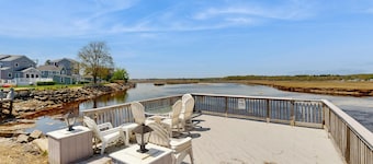 Charming studio condo w/ modern amenities, steps from several beautiful beaches