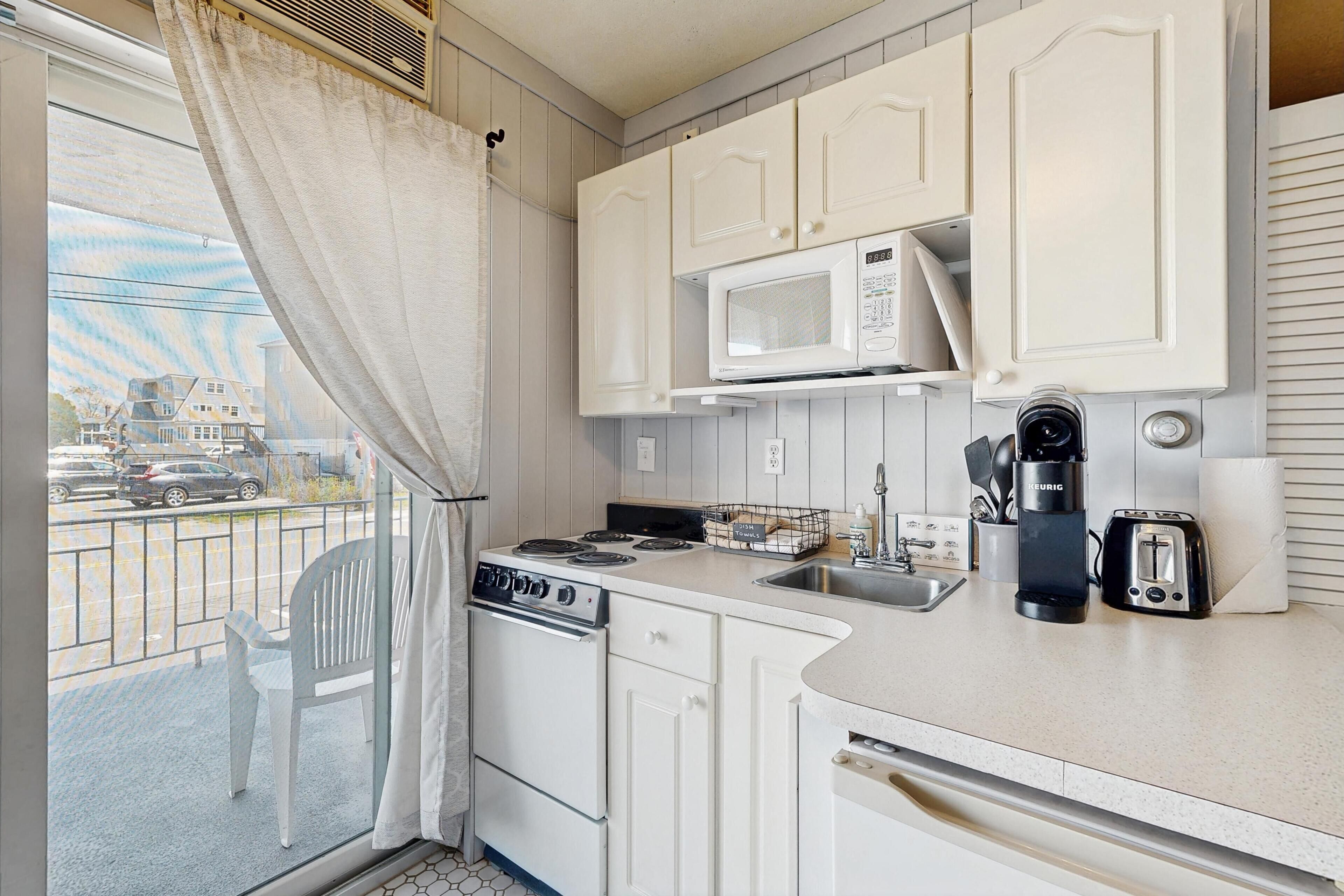 Coffee/tea maker, microwave, oven, stovetop