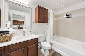 Hair dryer, towels, soap, shampoo - Relaxing Getaway w/ Pool view + Gym (Frisco)