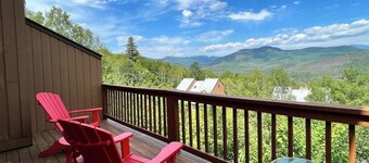 Mountain-view condo with deck, W/D - close to ski/hike/shopping