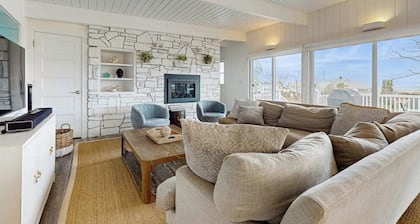 Elegant getaway with lovely deck, ocean & sunrise views, foosball & washer/dryer