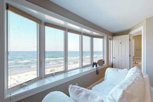 Oceanfront Stunner w/ Kayaks, Beach Gear, Fireplace, Amazing Water Views & Pond