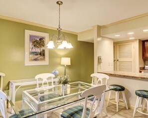Dining - Pleasant 2-bedroom with loft townhome in Hilton Head Island (Hilton Head Island)