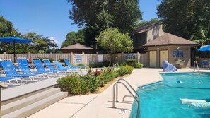 Pool - Pleasant 2-bedroom with loft townhome in Hilton Head Island (Hilton Head Island)