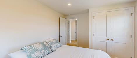 5 bedrooms, desk, free WiFi, bed sheets