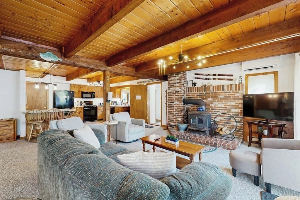 TV, fireplace, DVD player