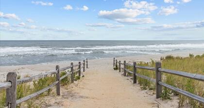 Beautiful Beach Home Retreat, Steps from the Ocean, Mantoloking, NJ