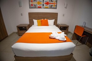 Desk, blackout curtains, iron/ironing board, free WiFi - HOTEL VILLA EXPRESS (Durango)