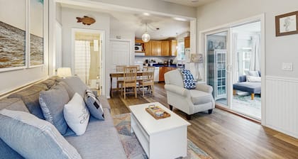 Peaceful getaway with a pool, outdoor activities, and just a mile from the ocean
