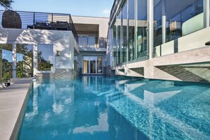 Pool - Fantastic 4-bedroom house with fancy pool in beautiful Beverly Hills (Beverly Hills)