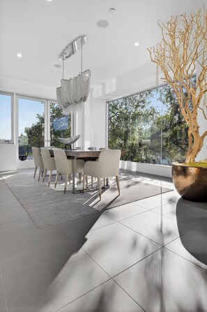 Dining - Fantastic 4-bedroom house with fancy pool in beautiful Beverly Hills (Beverly Hills)