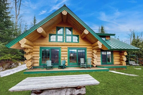 Dreamy, dog-friendly cabin home near Cannon Mountain Ski Resort