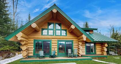 Dreamy, dog-friendly cabin home near Cannon Mountain Ski Resort