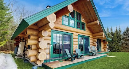 Dreamy, dog-friendly cabin home near Cannon Mountain Ski Resort