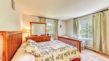 4 bedrooms, desk, iron/ironing board, free WiFi