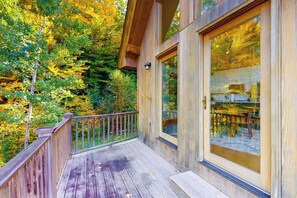 Terrace/patio - Dog-friendly home with Mt. Washington view, firepit, WiFi, & deck (Jackson)