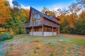 Exterior - Dog-friendly home with Mt. Washington view, firepit, WiFi, & deck (Jackson)