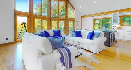 Dog-friendly home with Mt. Washington view, firepit, WiFi, & deck