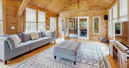 Classic Wooded Retreat W/ Gorgeous Interior & Great Location Near Skiing & Lake