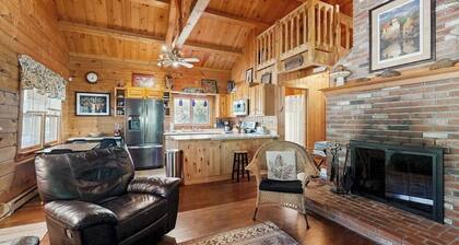 Charming, dog-friendly cabin with a full kitchen, free WiFi, & private hot tub